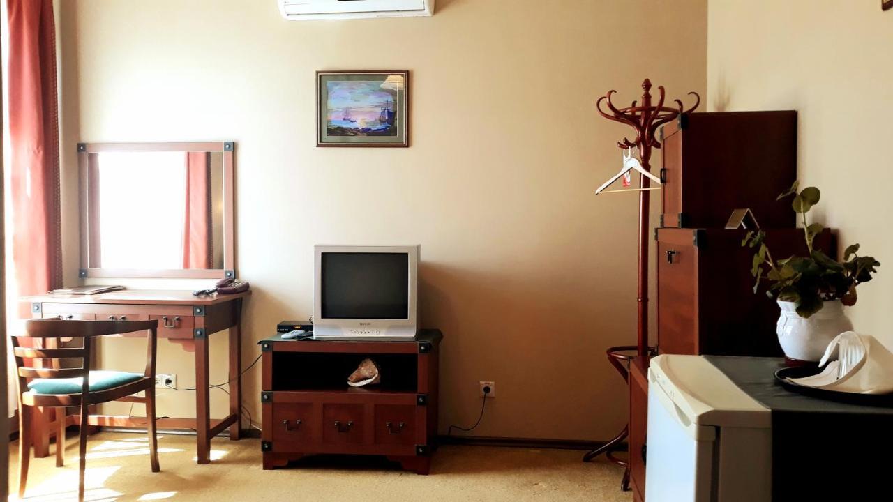 Letuchiy Gollandets Hotell Uzjhorod Rom bilde