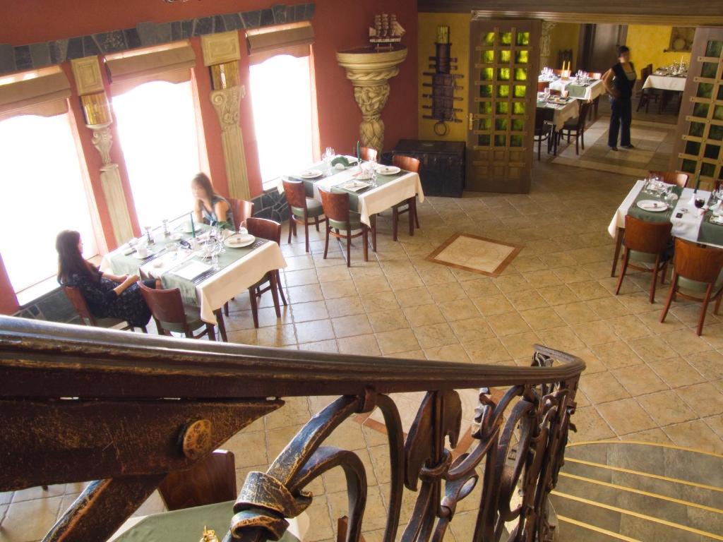 Letuchiy Gollandets Hotell Uzjhorod Eksteriør bilde