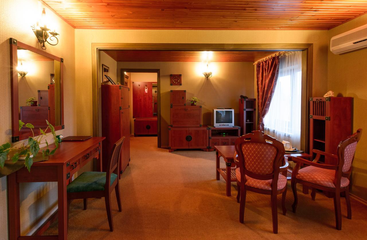 Letuchiy Gollandets Hotell Uzjhorod Eksteriør bilde