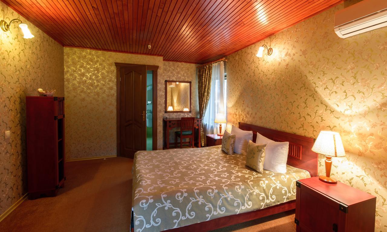 Letuchiy Gollandets Hotell Uzjhorod Eksteriør bilde