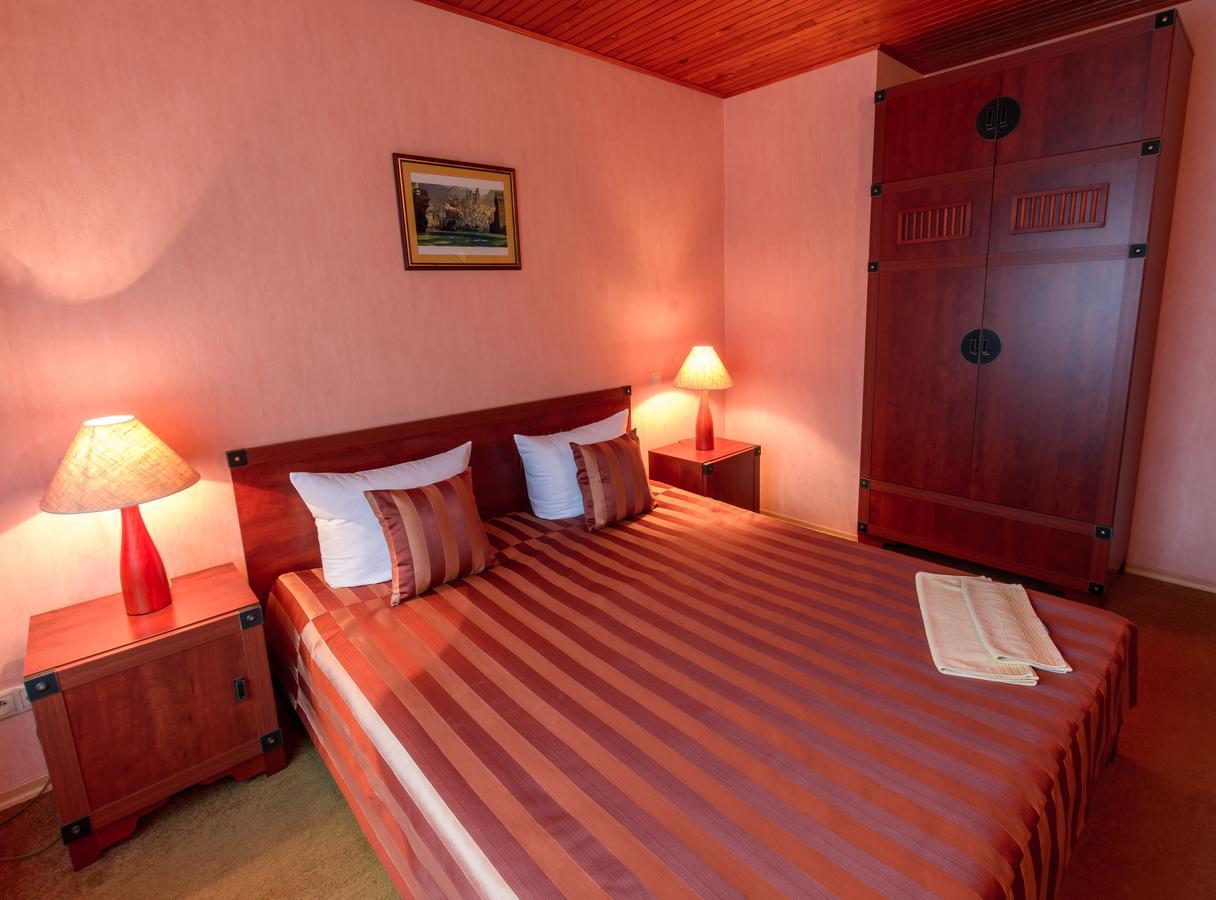 Letuchiy Gollandets Hotell Uzjhorod Eksteriør bilde