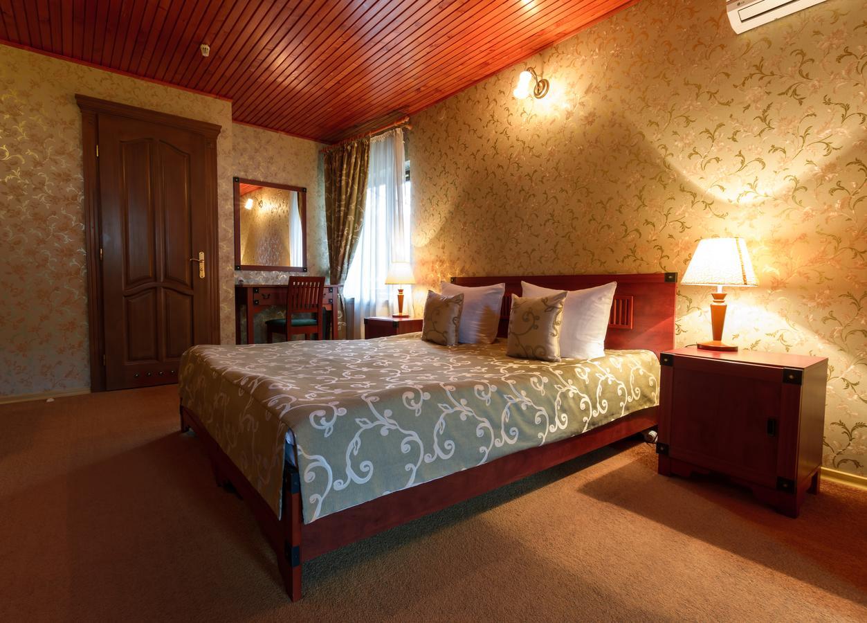Letuchiy Gollandets Hotell Uzjhorod Eksteriør bilde