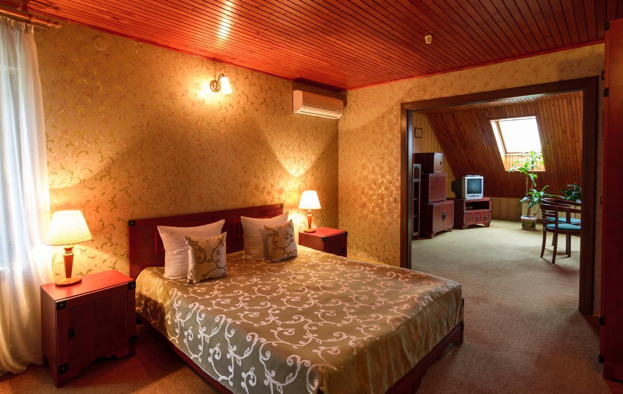 Letuchiy Gollandets Hotell Uzjhorod Eksteriør bilde