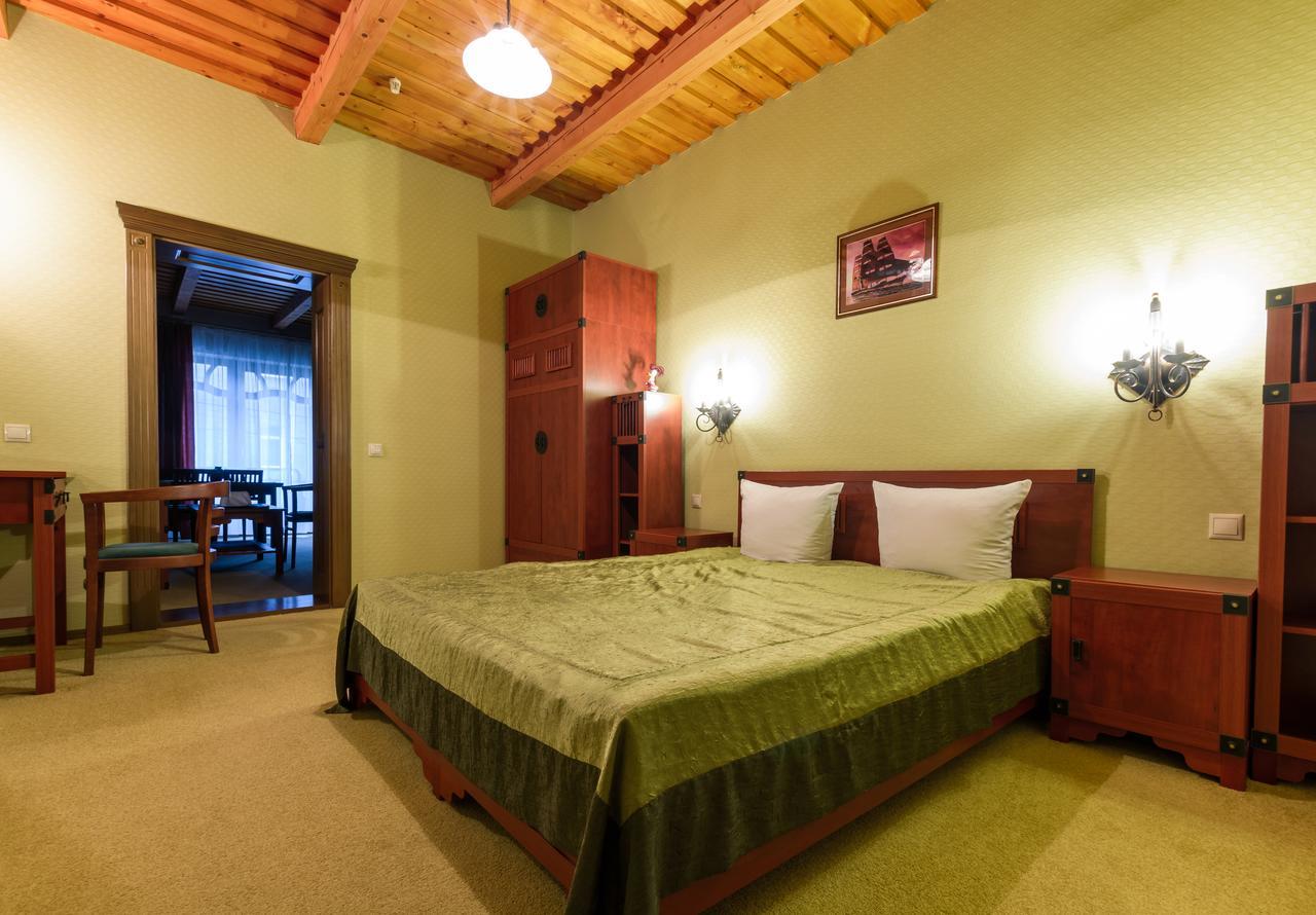 Letuchiy Gollandets Hotell Uzjhorod Eksteriør bilde