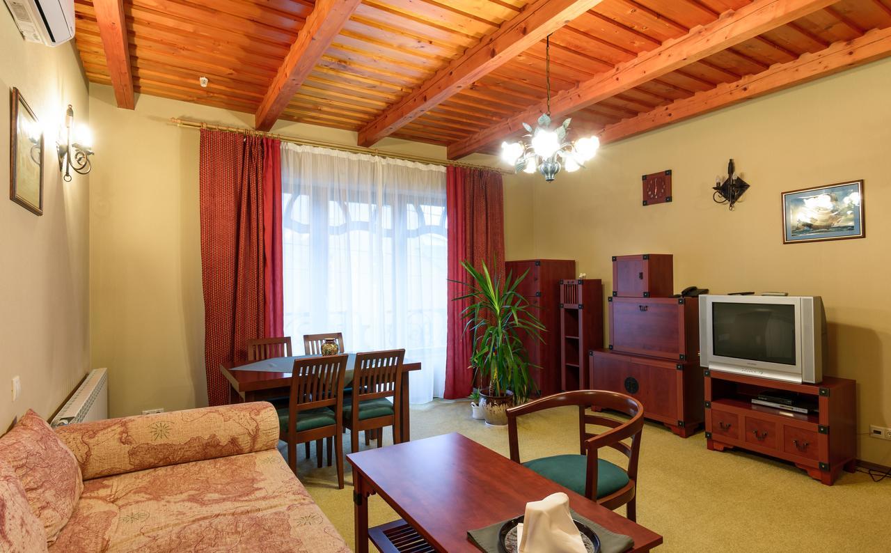 Letuchiy Gollandets Hotell Uzjhorod Eksteriør bilde