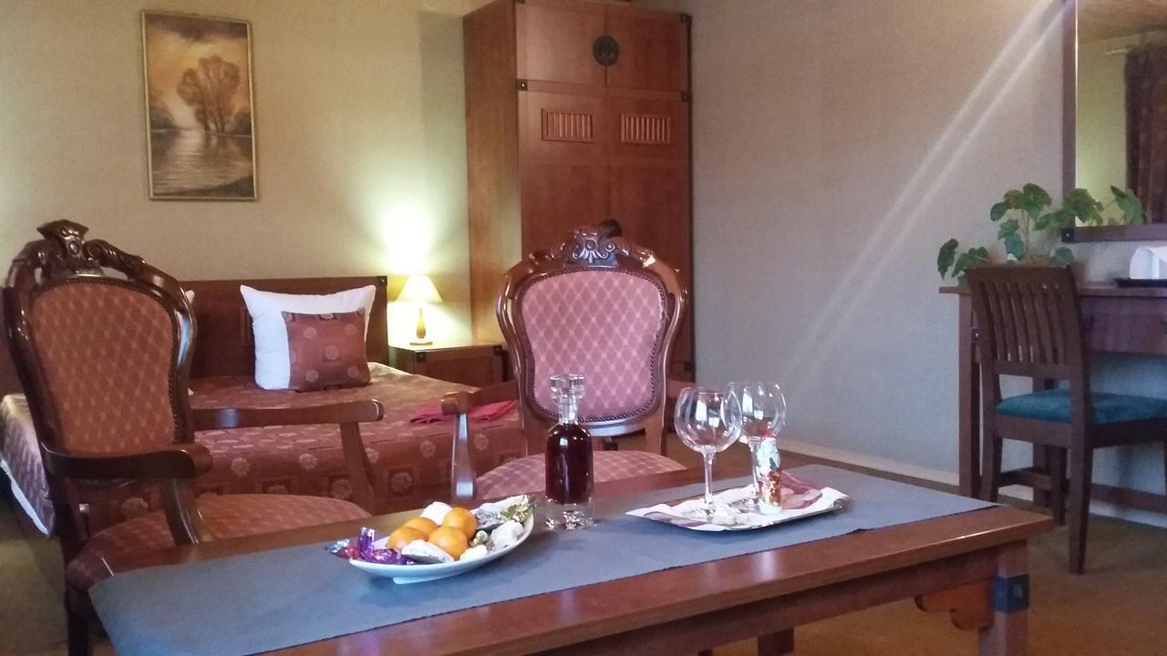 Letuchiy Gollandets Hotell Uzjhorod Eksteriør bilde